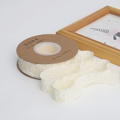 Aufgestellte Blumenspitzen 25 mm Polyester Champagner Spitzenband