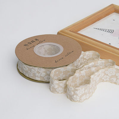 Aufgestellte Blumenspitzen 25 mm Polyester Champagner Spitzenband