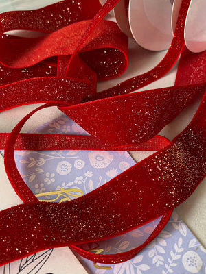 Glänzendes Glitter Samtband 6mm-38mm tiefrotes Samtband Weich