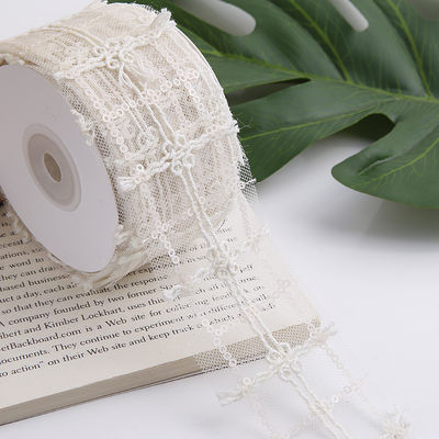 50 mm Scheinholz-Polyester-Gitterband mit Floral Jacquard-Band